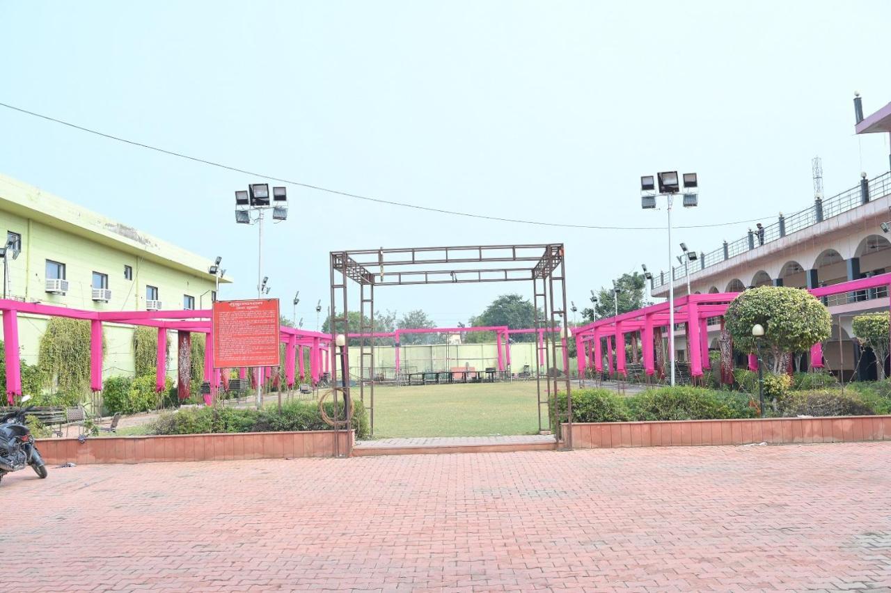 Hotel Mukund Dham-Near Mathura Railway Station Exterior photo