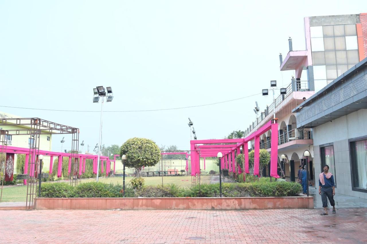 Hotel Mukund Dham-Near Mathura Railway Station Exterior photo