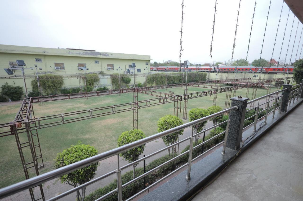 Hotel Mukund Dham-Near Mathura Railway Station Exterior photo