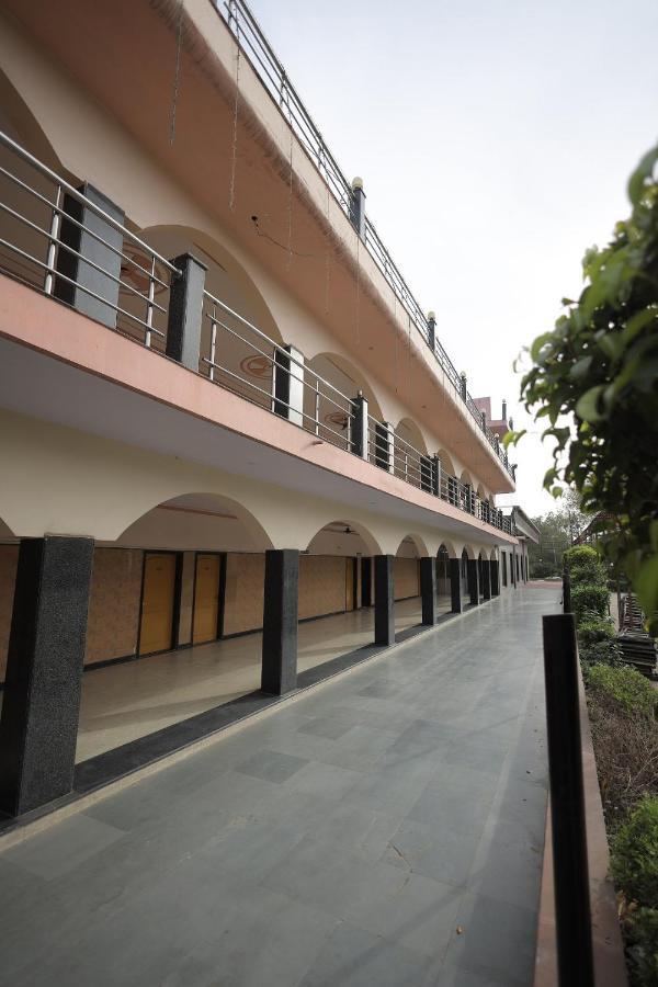 Hotel Mukund Dham-Near Mathura Railway Station Exterior photo