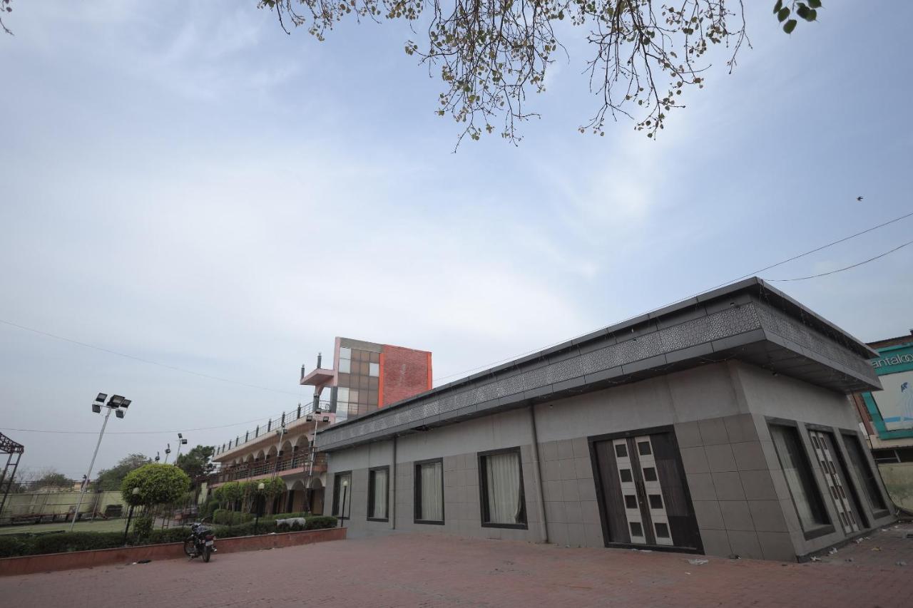 Hotel Mukund Dham-Near Mathura Railway Station Exterior photo