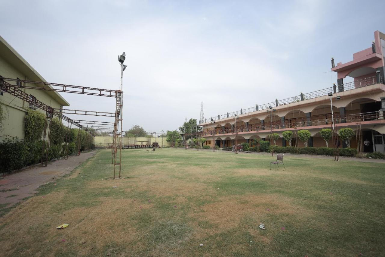 Hotel Mukund Dham-Near Mathura Railway Station Exterior photo